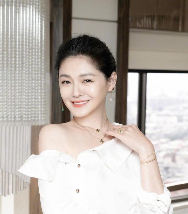 小S|曾经炙手可热的台湾省姐妹花大S和小S，真的“今时不同往日”了！