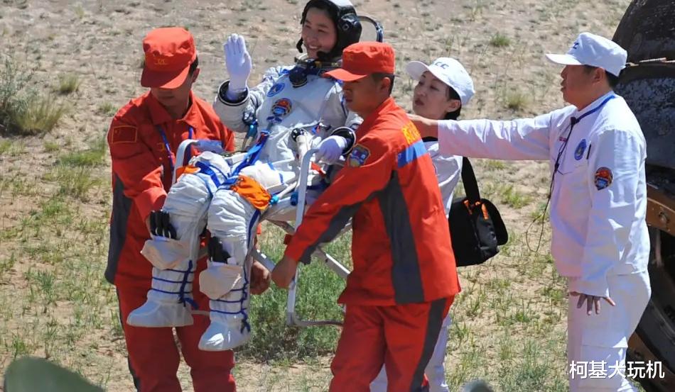 航天员 中国3名航天员成功从太空返回地球