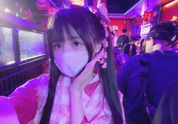 蔡萝莉|网红蔡萝莉线下见面会翻车，身材小脑袋大，头发稀少