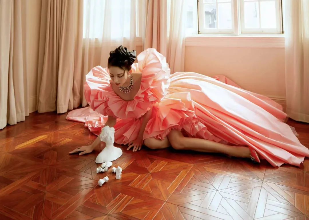 明星|年末红毯扎堆，女明星的出发照“卷”出新高度