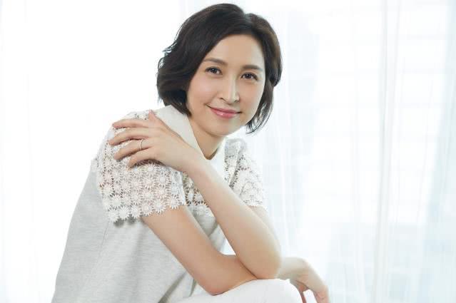 吴京|她选美艳压蔡少芬，却下嫁穷小子，把老公捧成影帝，53岁依旧貌美