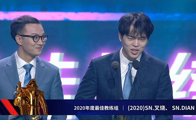 教练|JDG主教练叉烧玩“失踪”？未出现告别照片中，亚军教练惨遭雪藏