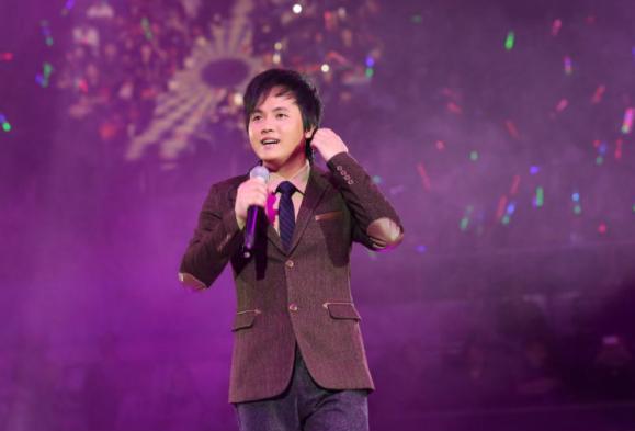 郑源|19岁靠唱歌1天赚1万，拒绝春晚邀请，38岁的他却没人敢说他耍大牌