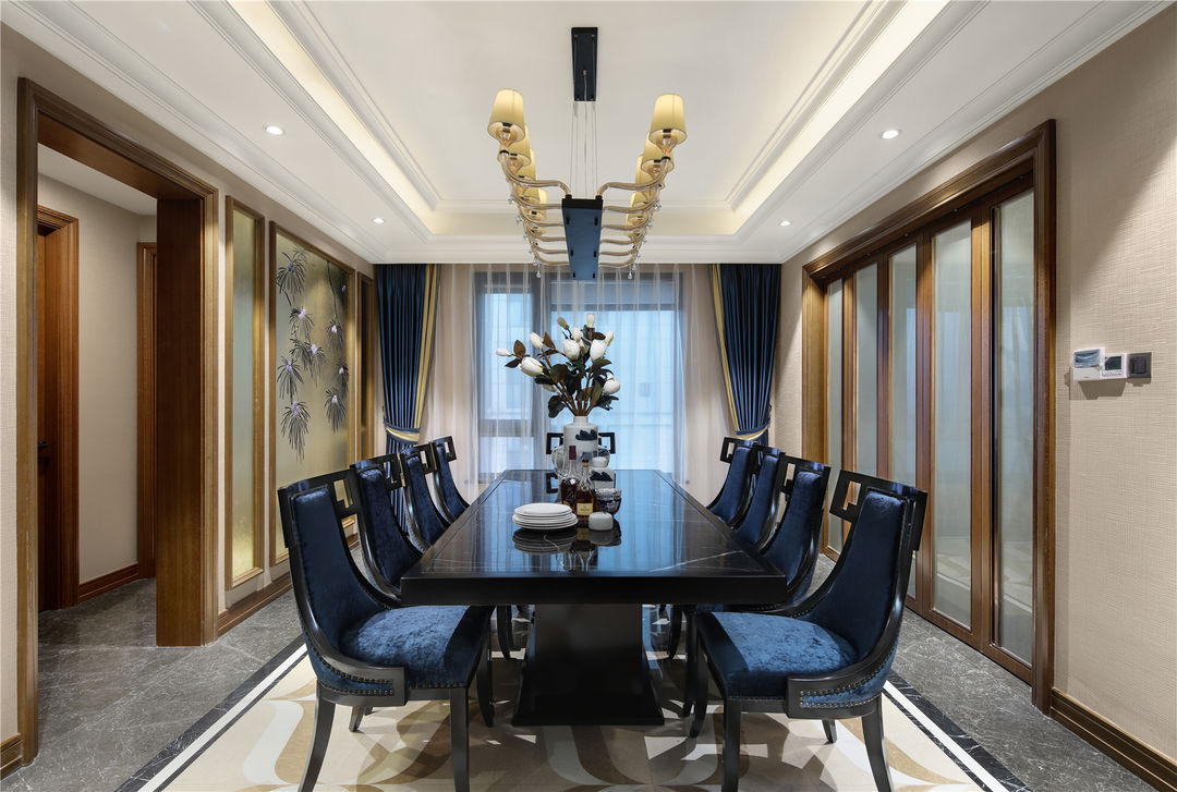 高级的复式装修,完美利用各种色彩,装饰充满质感的家