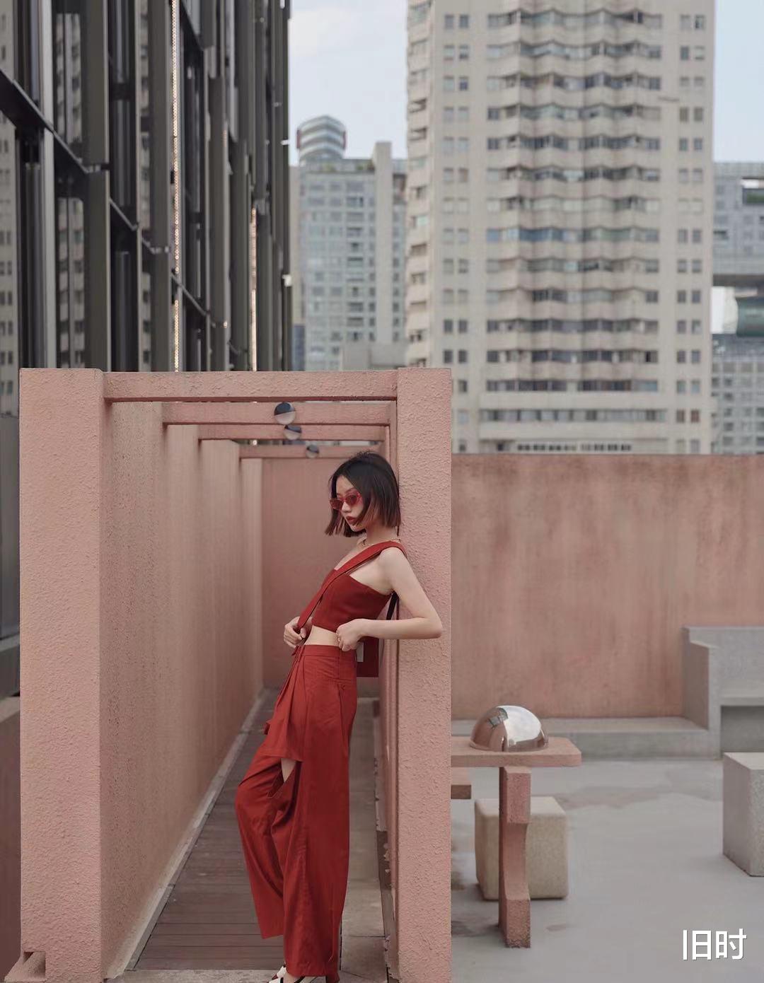 穿衣搭配|夏天学时尚博主穿橘红，超有气质