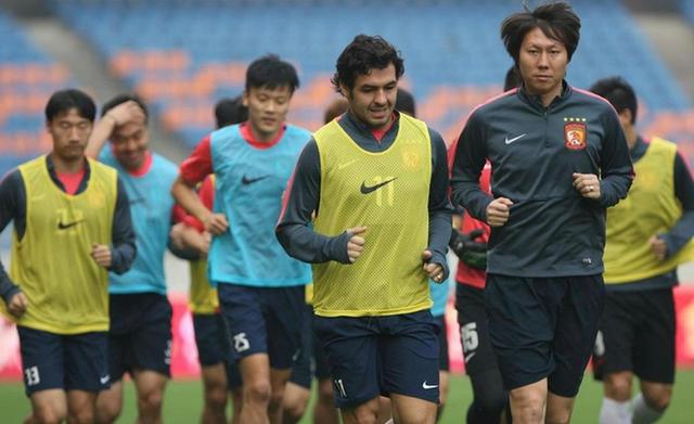 中超|中超：李鐵執(zhí)教廣州隊？孫準(zhǔn)浩沖擊MVP，李磊加盟瑞士球隊草蜢