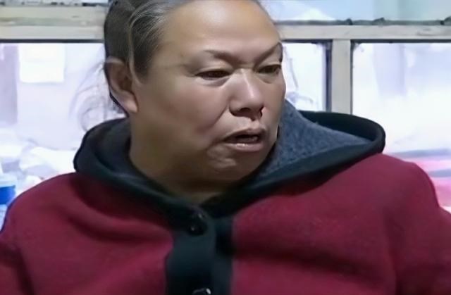 一家3代同床睡14年后,女婿强行搬走惹怒岳母,女儿跪求母亲原谅