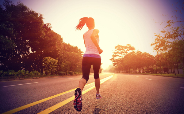 贵人鸟|又一巨头倒下：刘德华都带不动，6年蒸发400多亿，创始人成老赖