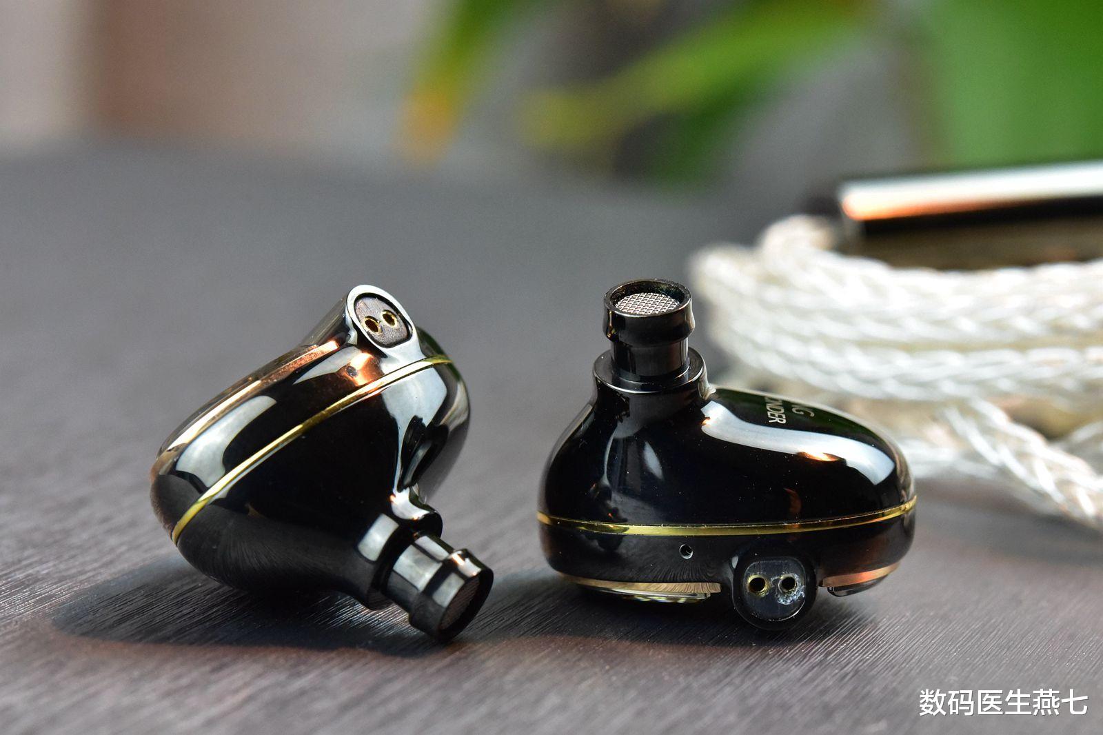 耳机|国产HiFi耳机千元级最成功系列再出新作，直接首创3.5插头调音术