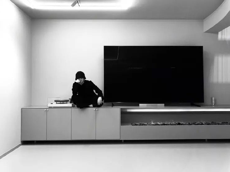 十万个家居为什么|参观华晨宇在北京的豪宅，全屋仅有少数几件家具，不觉得太空旷吗