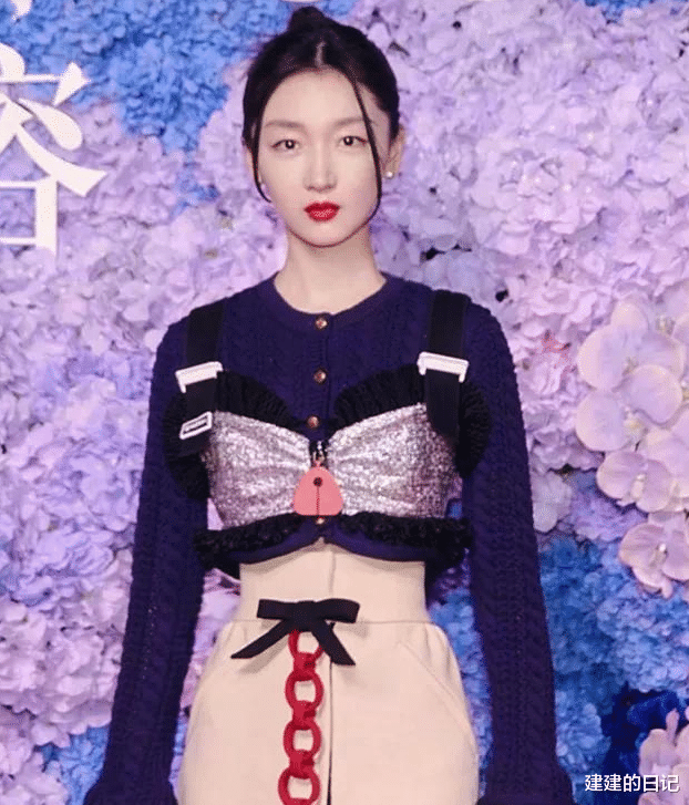 姚晨|再看2021年红毯翻车的15位女星，有人胸口套着“百叶窗”就出来了