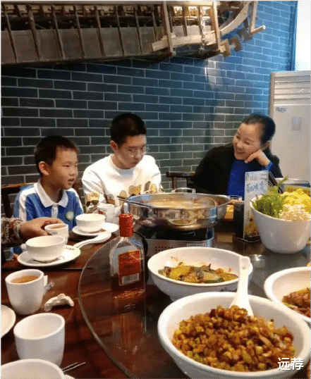 面相|孙卓养母正脸曝光，面相和善老实！表态称会尊重孩子的选择！