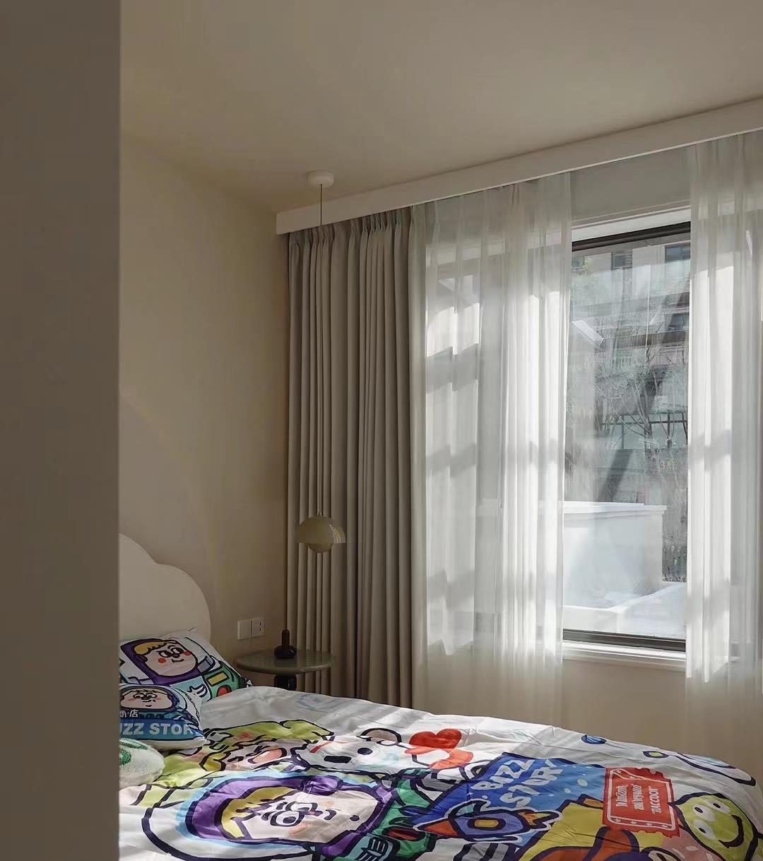 坚持全屋“黑白配”的小夫妻，把家装修的极简纯粹，装出大宅范