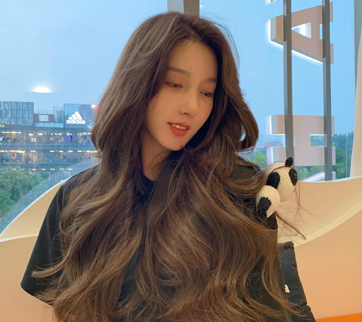 都美竹|都美竹晒生活美照，遭到黑粉讽刺，霸气回怼：这是我的正常生活