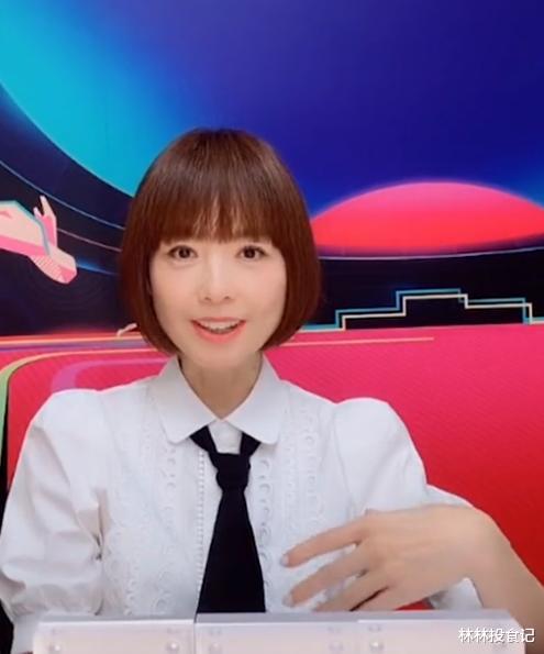 鲁豫|51岁鲁豫近况曝光，头发凌乱穿着随意，身形消瘦到都撑不起衣服