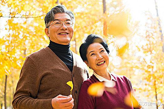  52岁大妈和35岁小伙再婚，因为生活太寂寞，大妈：他让我很满足