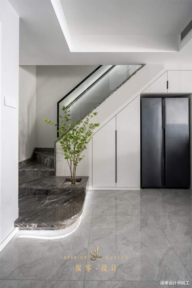 |偏爱大理石楼梯，并不是一时兴起，这档次不是一般材质能比得过的