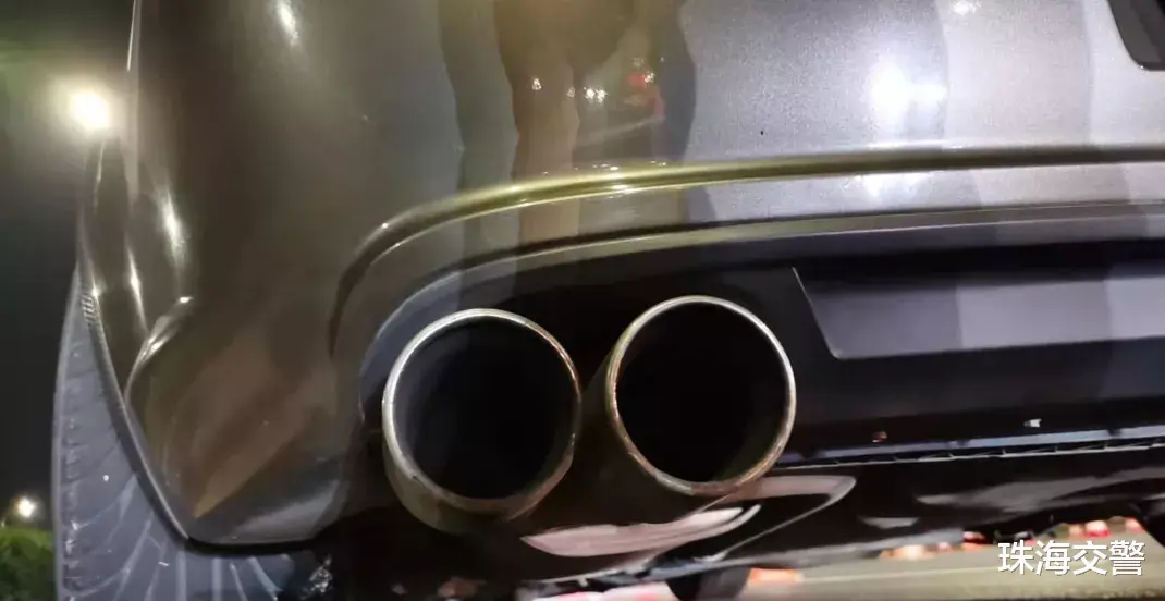 珠海交警 前山居民接连被两阵轰鸣声吵醒!10分钟后,两车先后落网!