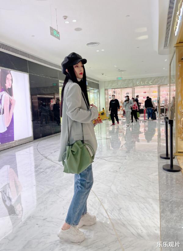 范冰冰|范冰冰新年瘦了一圈,疑似为重返做准备,逛商场时尚范很足