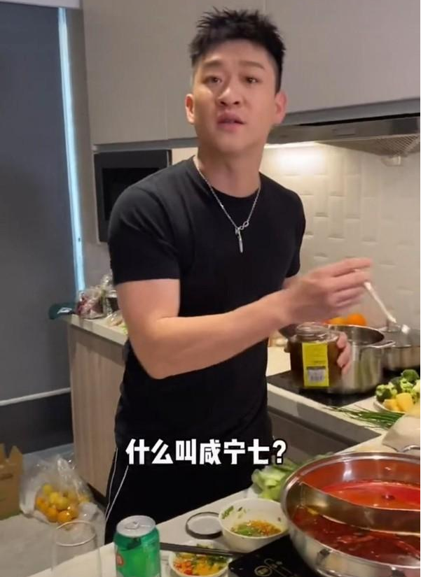 谭松韵|有种整容叫离婚1年，曹云金家里凌乱显落魄，前妻近照美出新高度