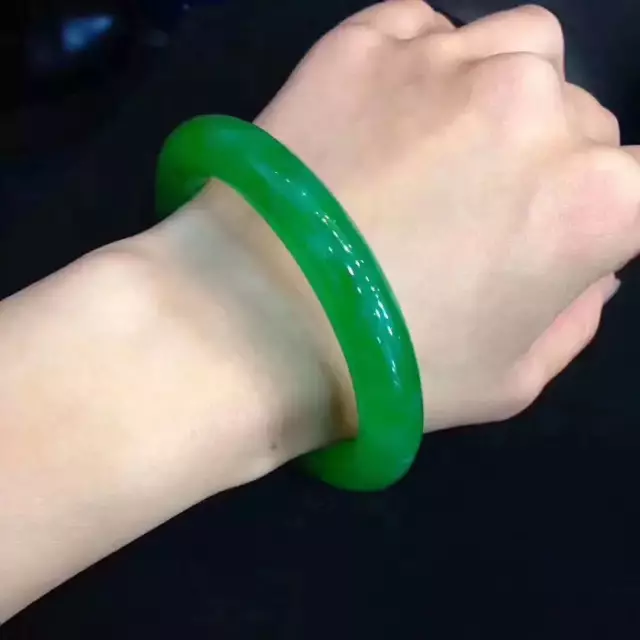 翡翠手镯|翡翠手镯断了怎么办？