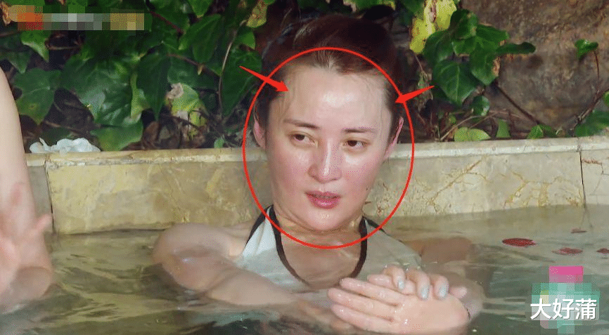 蒋勤勤|同样是泡温泉，刘涛一脸享受，蒋勤勤却热得面红耳赤，陈建斌笑了