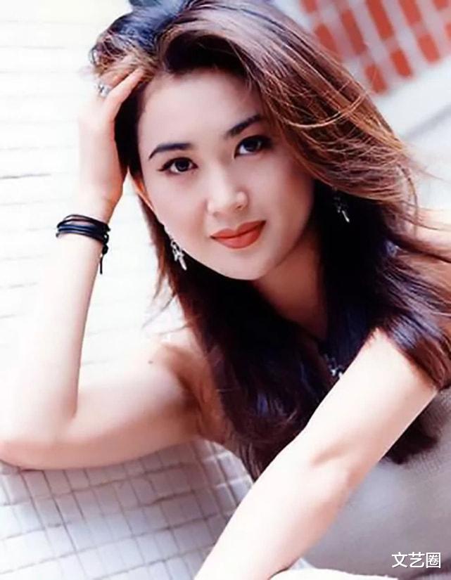 姐姐|女博主称一女星经纪人在直播间喷半瓶香水，该女星此前被网红怼过