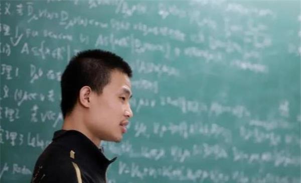 韦东奕|“韦神”现身北大交流会，距离韦东奕1米的体验？感觉智商被洗礼