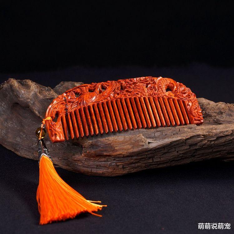 萌萌说萌宠|心理测试：3把梳子，你喜欢哪个？测你多少岁会显老