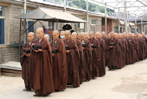 翡翠|严格戒律的尼姑庵：每天睡4小时，只吃1顿饭，一生不碰钱财