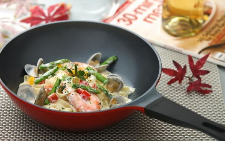 甲状腺|炒菜锅会使甲状腺癌变？医生：不想甲状腺成“筛子”，这2锅趁早扔