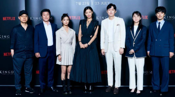 小星星驿站|《王国：北方的阿信》不先入为主的把它当成一部丧尸片的前传，其实也还行