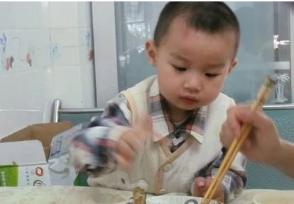 哦吼很棒|宝妈注意了，几种辅食注意吃！医生：多给孩子吃这些，体质好，补铁能长高~
