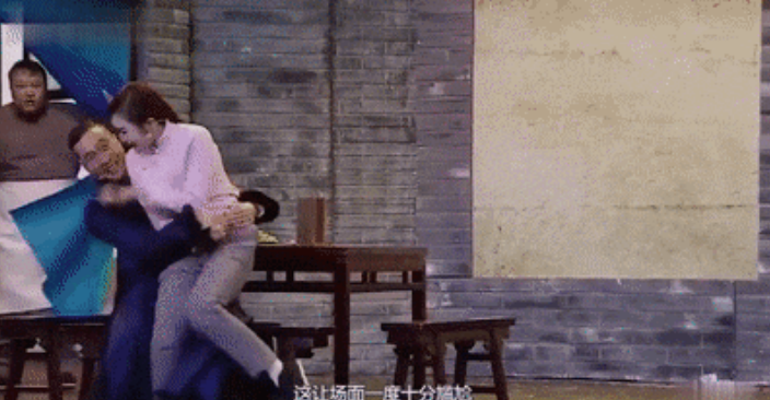 吃瓜群众|是表演入戏还是别有用心？围观也有节操，吃瓜群众要分清专业与猥琐！