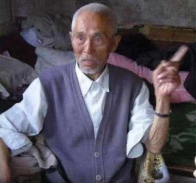 鲸鱼 老人自称见过真龙，并拿出五块“龙骨”，专家最后研究结果如何？