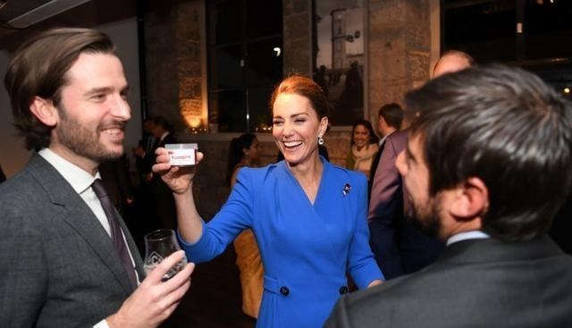 英国王室|英王室宫斗大戏升级！女王揭露梅根真面目，梅根穿裹胸裙反击