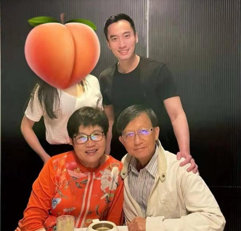 iu|颜值崩了！阿娇现身录影变化大认不出，五大三粗身材臃肿变大妈