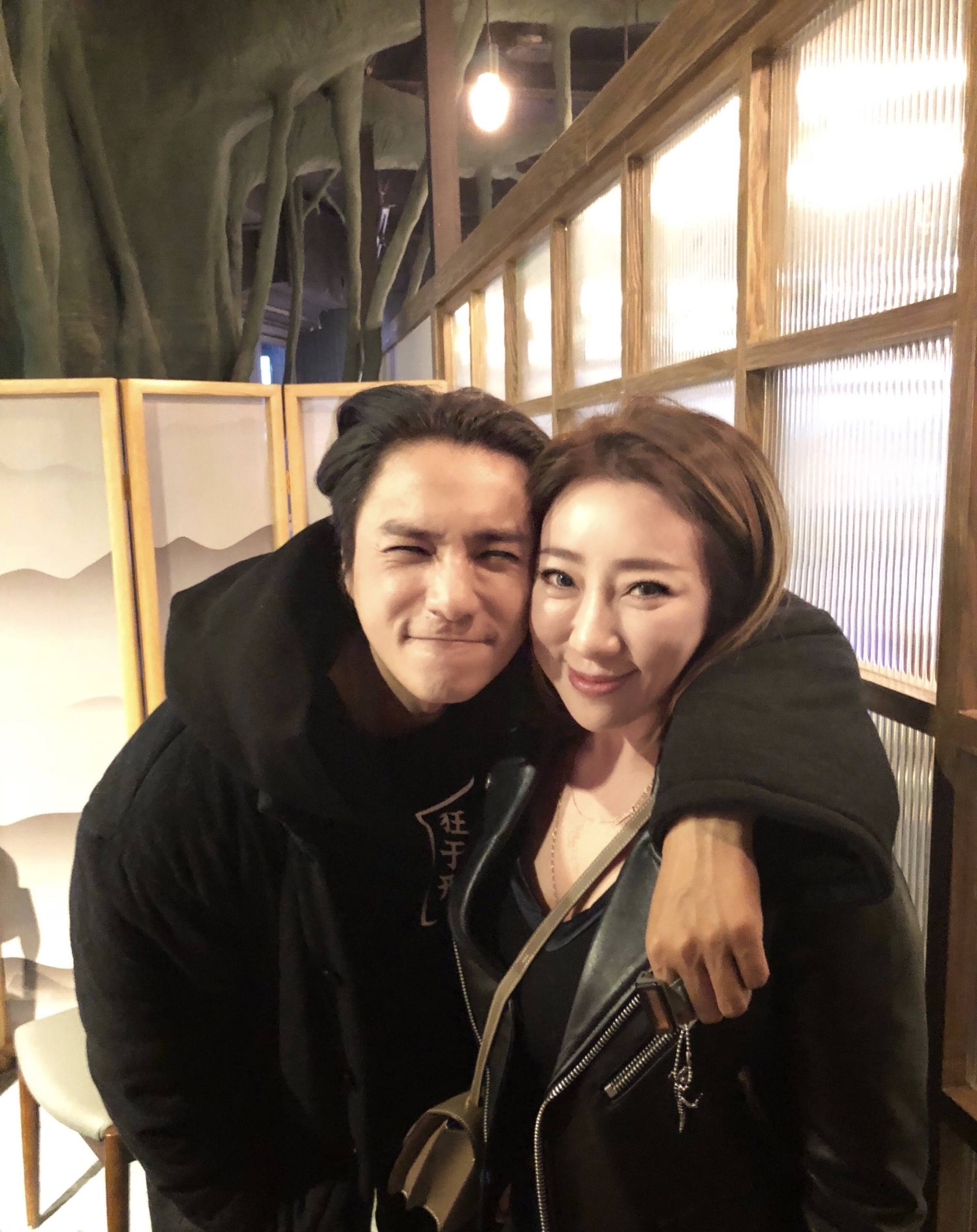 海一天|“许大茂”娶小12岁富婆，罕见秀恩爱，不介意其疑似二婚带俩娃