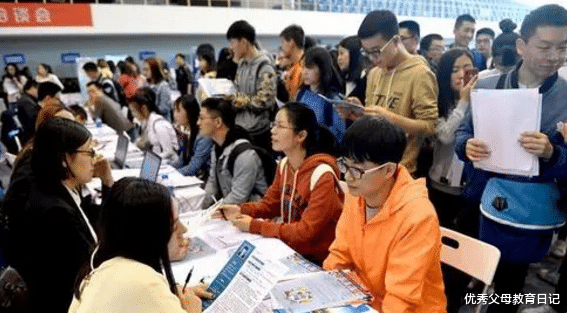教师|本科毕业后，专业“幸福感”排名除名，教师的排名太现实