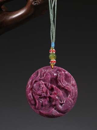 |红宝石凤凰牡丹挂佩。