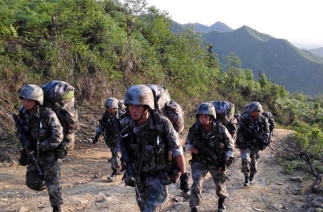 德军|当年德军负重60斤20分钟越野3公里，如今有多少军人能做到？