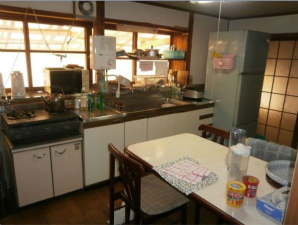 日本人的厨房比中国厨房小很多，却不显压抑，这些小心机让人点赞