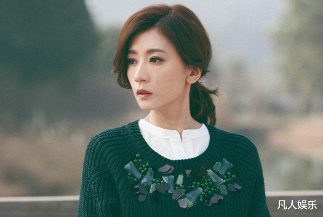 贾静雯|贾静雯大女儿美到认不出，容貌似母亲年轻时，与继父继母关系都好