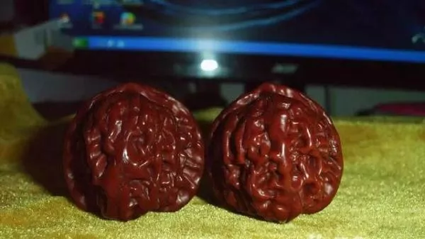 钱币|出什么汗，就变什么色？