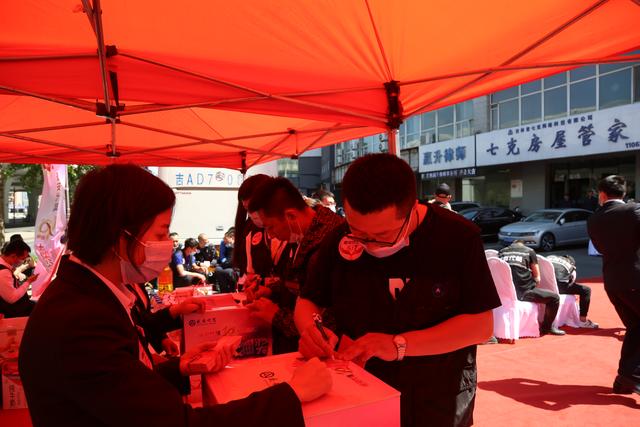 吉林日报 180名代驾司机集体无偿献血