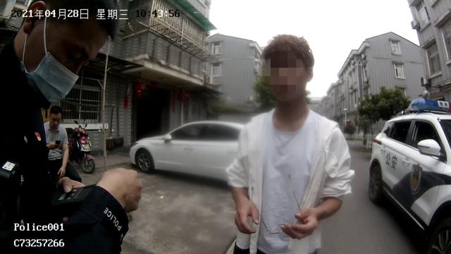 生活报 一起追尾事故，前车驾驶员却先溜了？