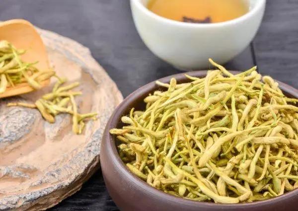 高血脂|常喝菊花茶加一物，清肝明目，润肠通便