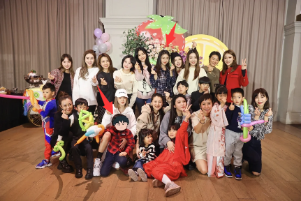 Angelababy|Baby带儿子参加生日会，皮肤白嫩少女感十足，小海绵长大许多