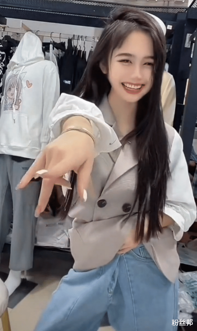 人物设定|粉丝破千万没接过广告，游戏商报价20万合作，安妮不知自己值多少