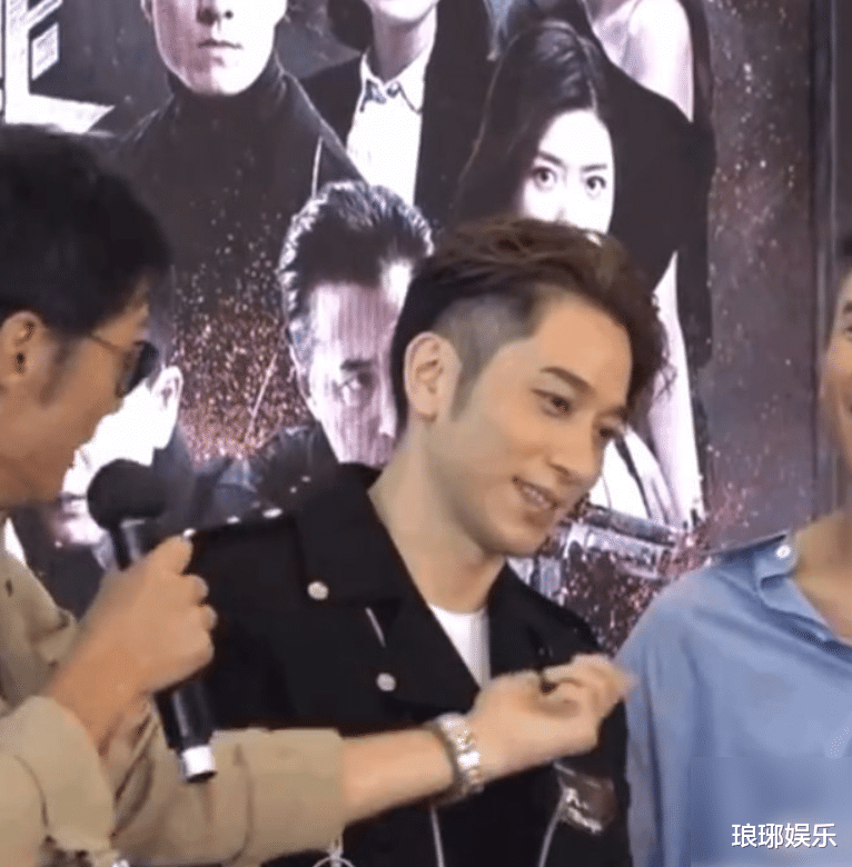 黄宗泽|港星真的很会保养，63岁苗侨伟和40岁黄宗泽同框，颜值引发热议